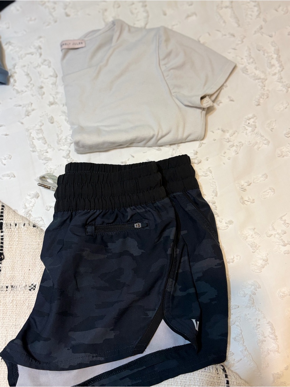 Vuori Clementine Watercolor
Camo Shorts
